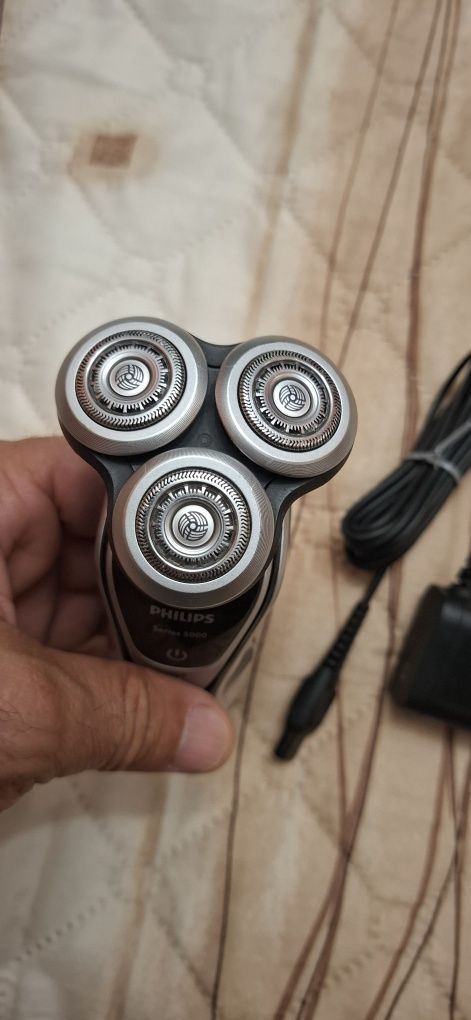 Електрическа самобръсначка philips  series 5000