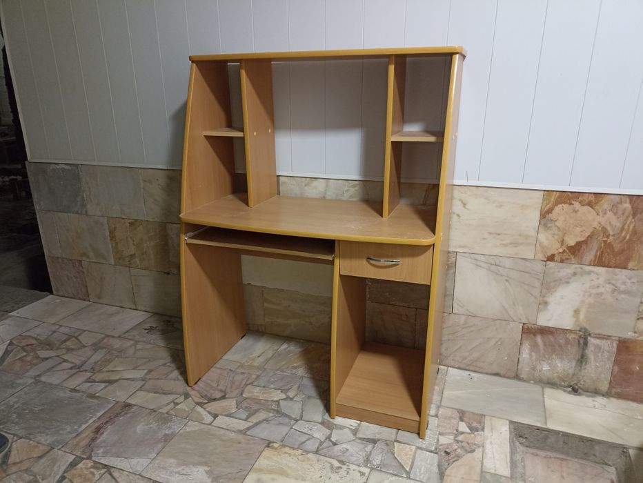 Продажа домашних мебели разного вида.