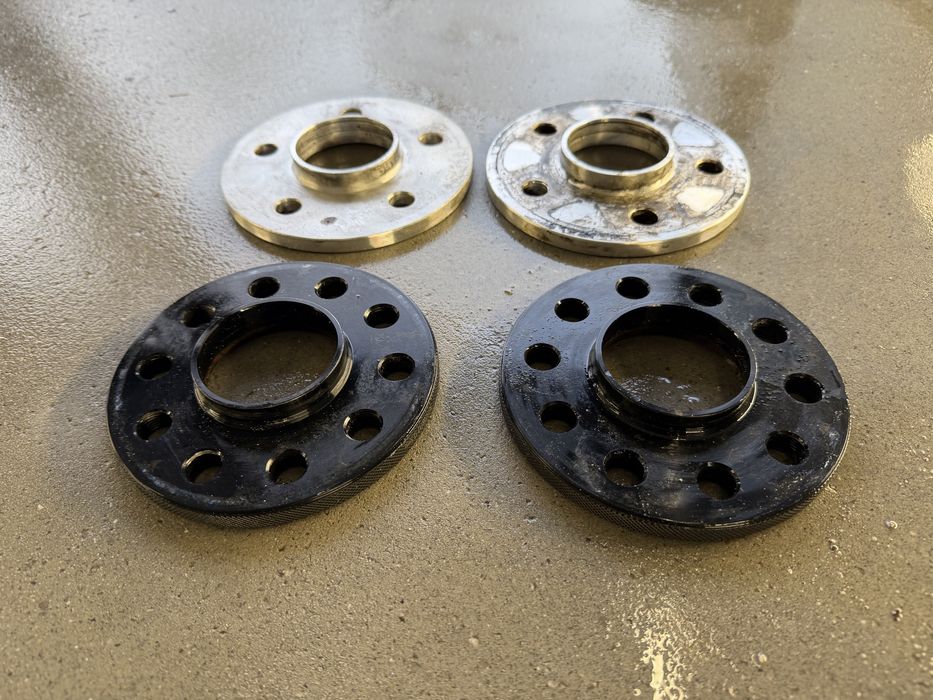 Продавам 4 броя дистанционни фланци 5х112 2х10 мм и 2х12мм!