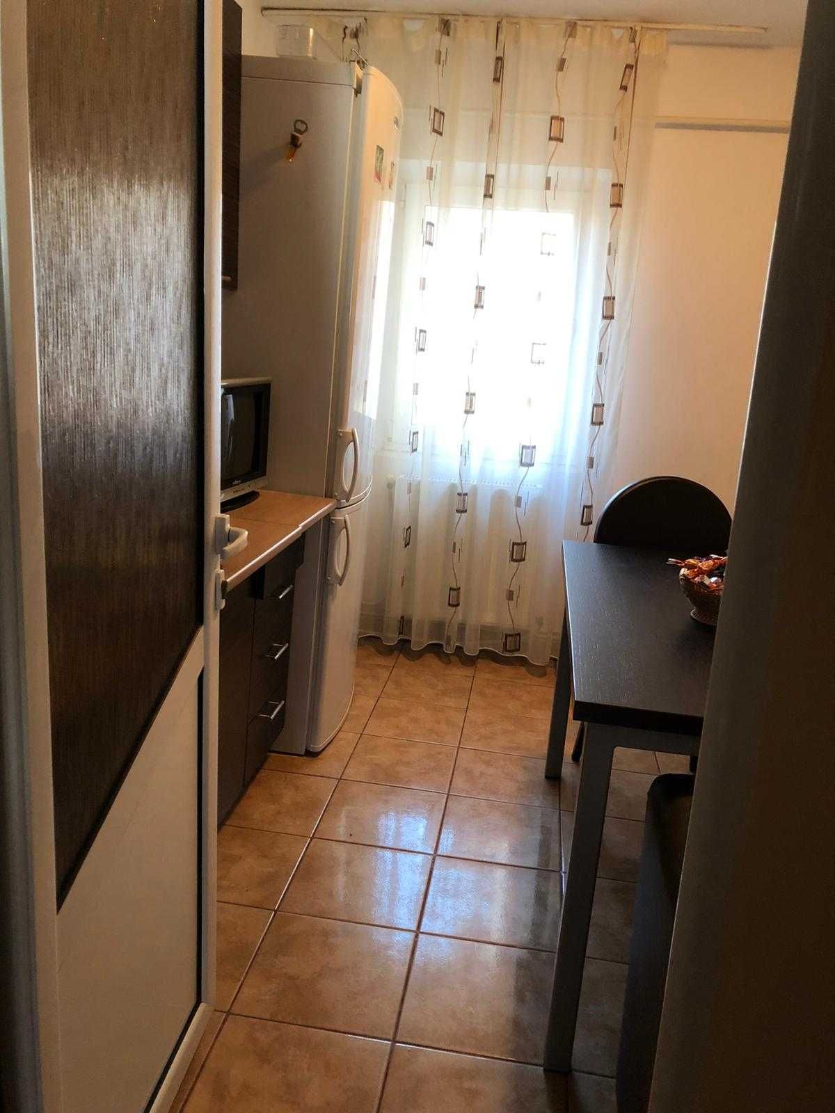 Apartament 3 camere, zona TRAIAN