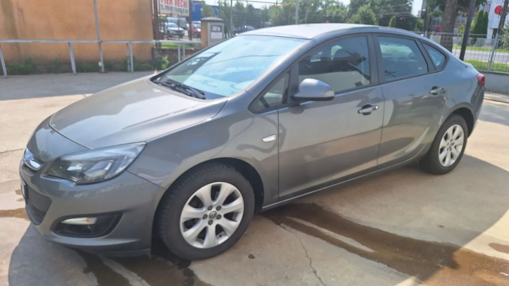 Opel Astra auto a fost achizitionat de nou din Rep. Opel