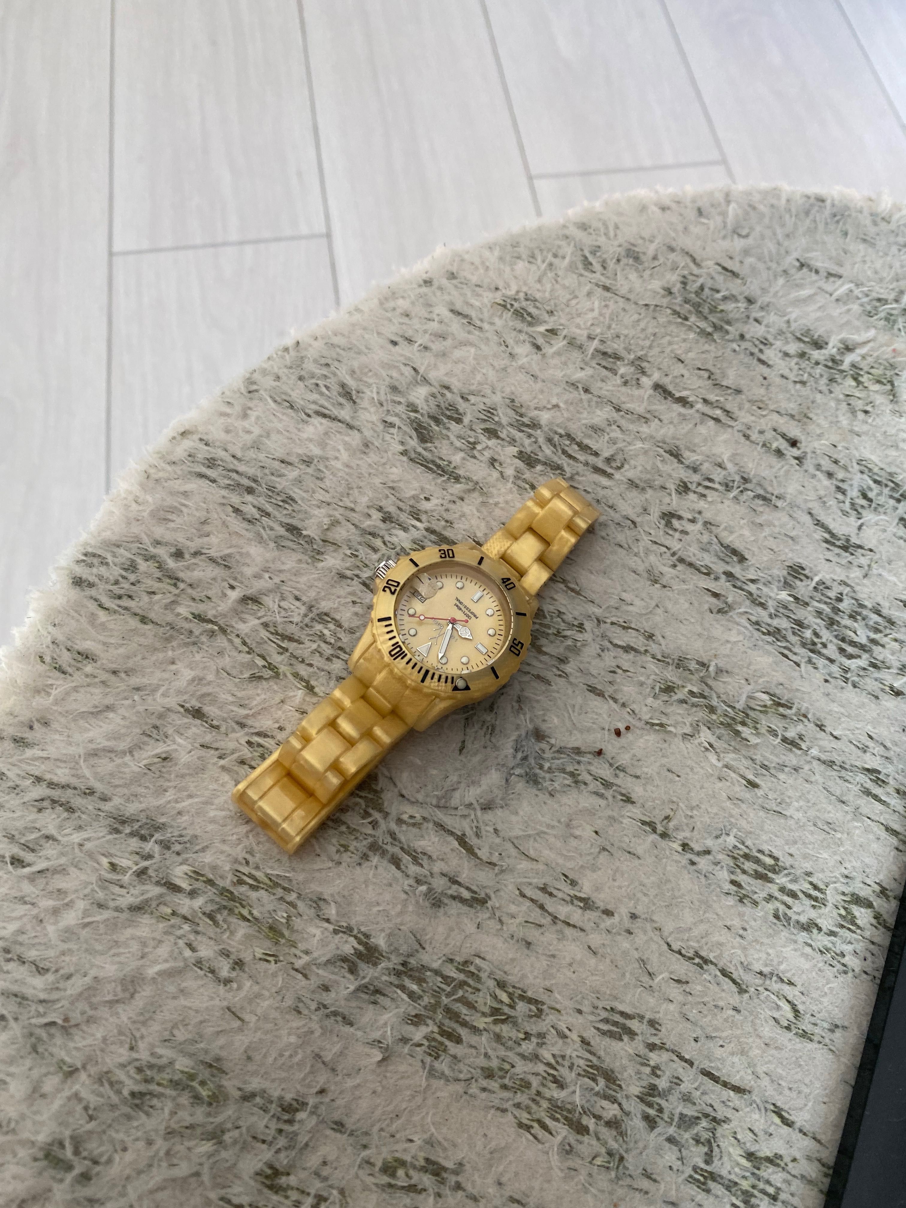Gold Watch Златен Часовниk