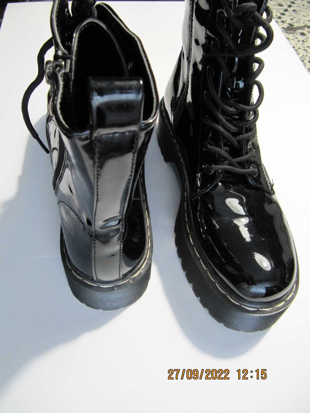 Дамски черни лачени обувки - номер 39
