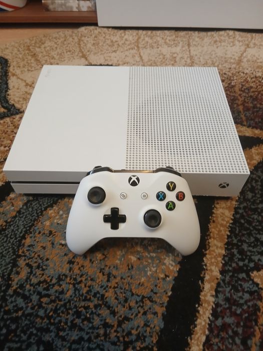 Xbox One S 512Gb + Controller