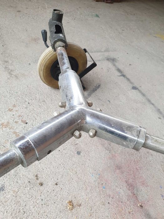 Сгъваема стойка на колела за статив