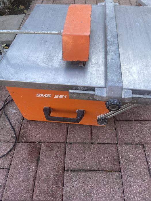 Vand masina electrica de taiat gresie  sau circular pt. lemn.