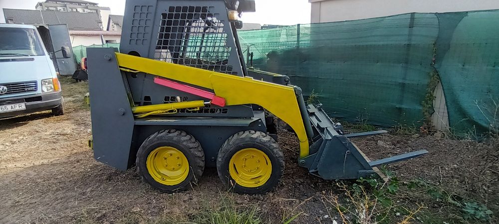 Miniincarcator bobcat fai komatsu 2100 ore cu Furci