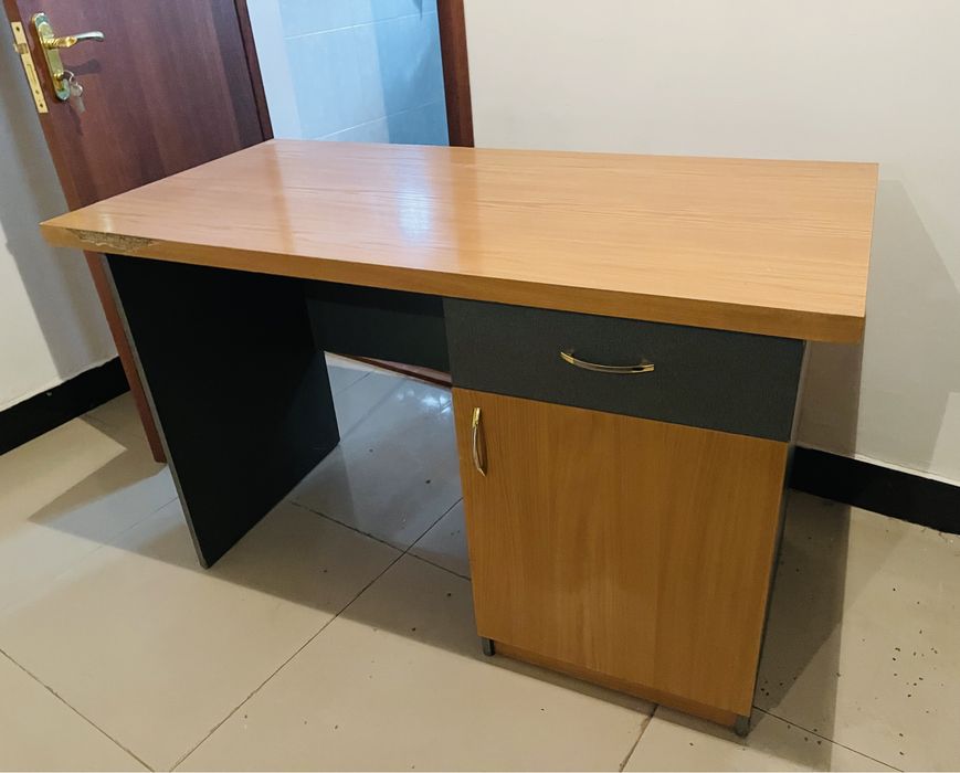 Рабочий офисный стол, б/у