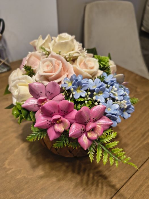 Аранжировки от ароматни сапунени цветя