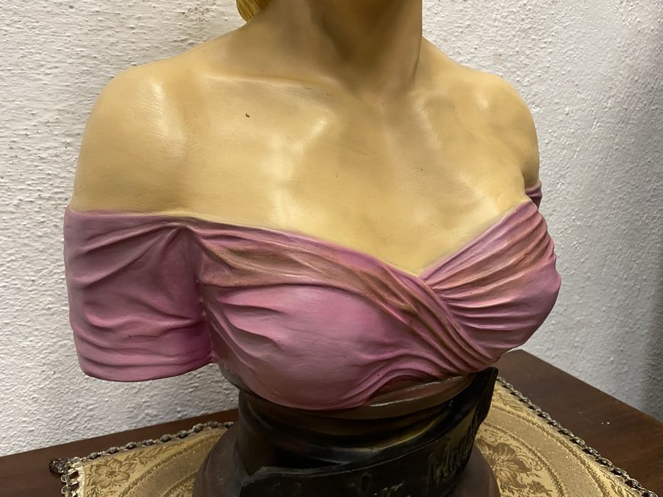 Голям американски бюст мерлин монро