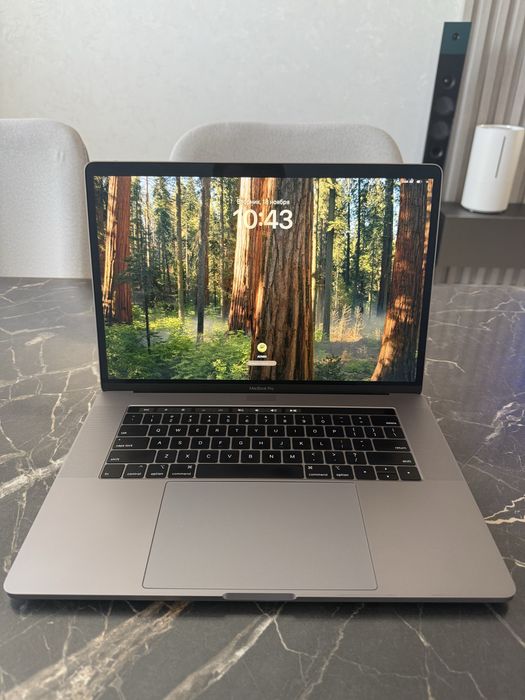 MacBook Pro 2019год. Core i9-9880H/16/512GB. Retina 15/ Radeon 4GB