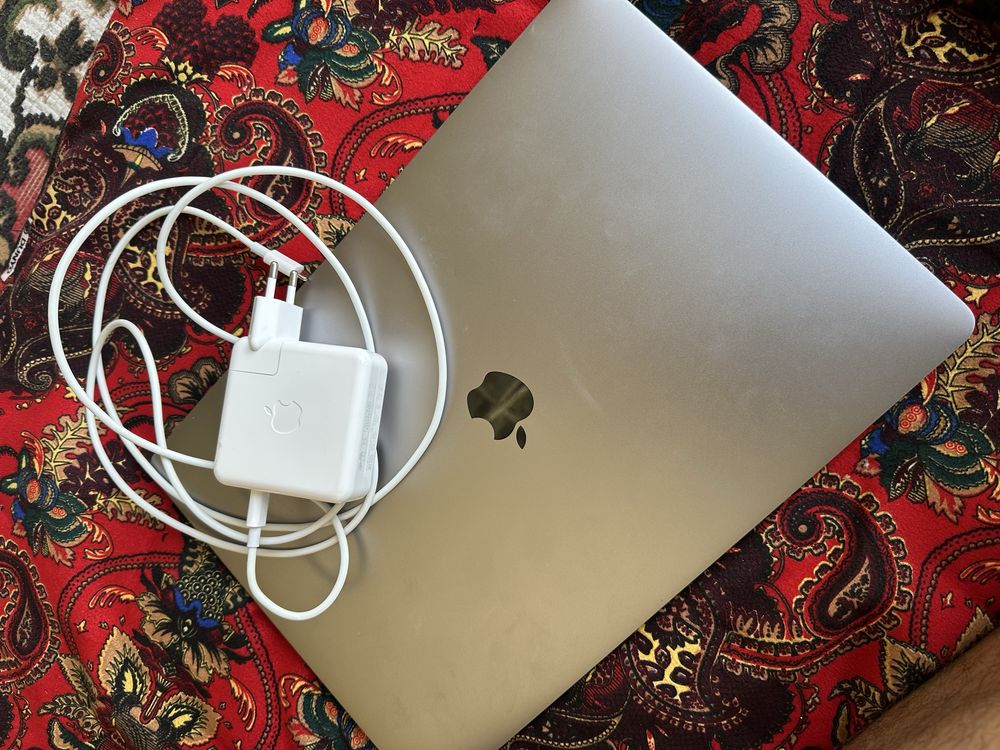 Mac book pro core i7