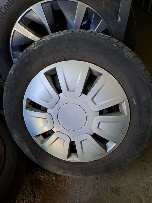Vând jenti tabla, cu anvelope iarna, capace roti și prezoane