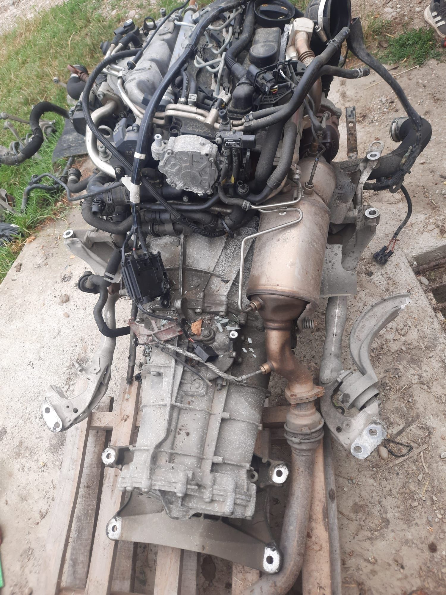 Motor a4 b8 2009 cu anexe, distributia schimbată. Are 200km cag