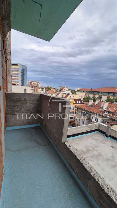 Продава се Тристаен апартамент в Пловдив, Център - 101 кв.м за 2412 €/кв.м - Снимка #8