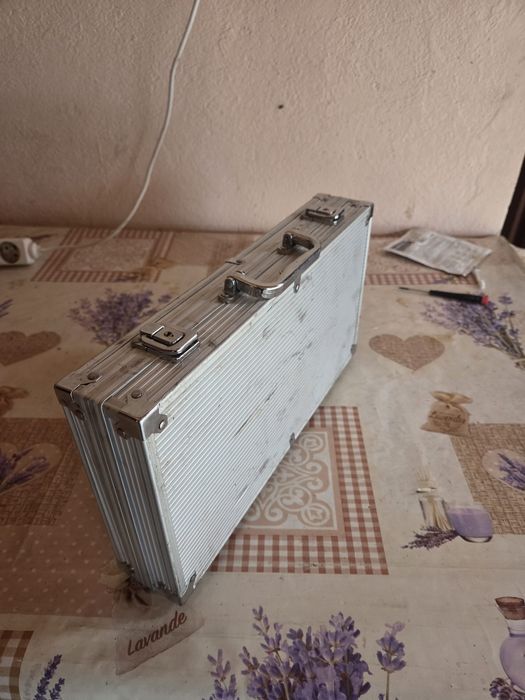 Vând set poker 300 piese