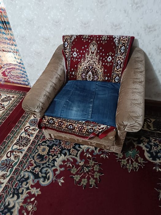 Продам кресла, стулья крепкие  2 штуки.