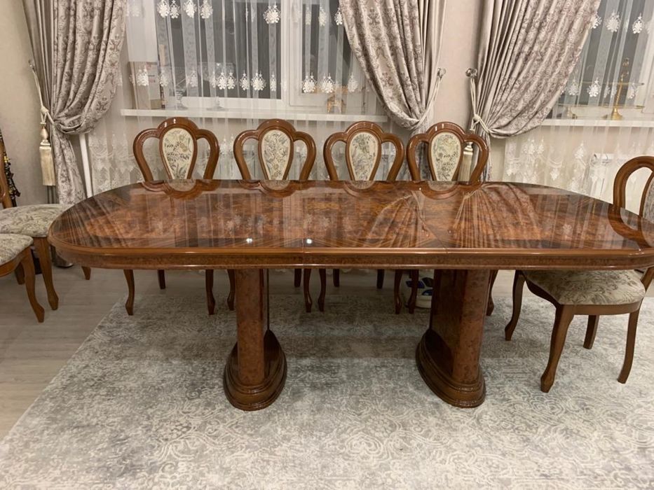 Продам итальянский стол со стульями