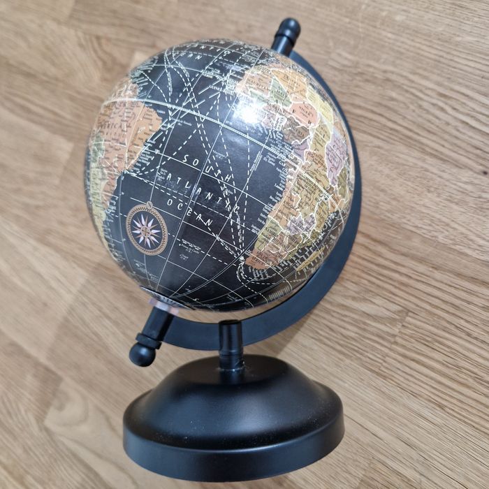 Glob pamantesc cu baza metalica