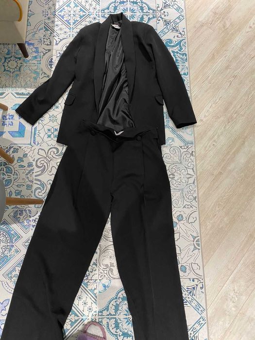 Продам качественную одеждуженскую.