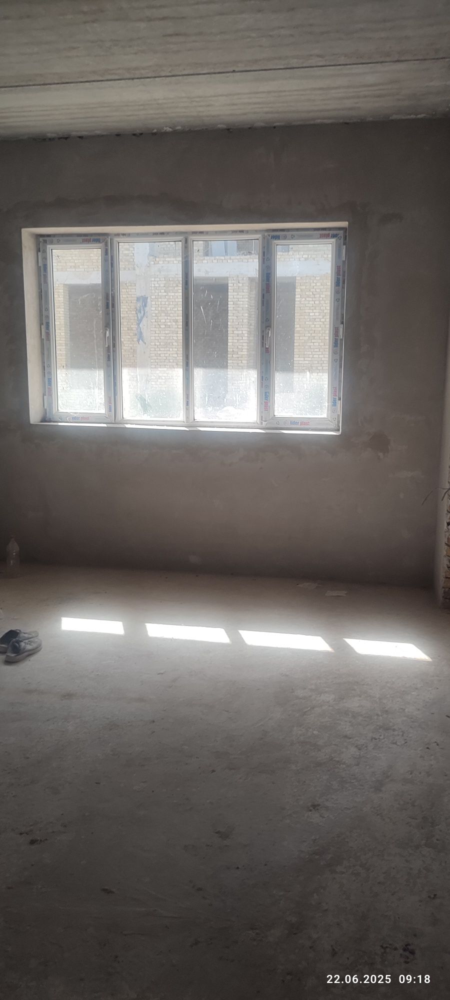 2 etaj uy opshi hona 8 ta  152 kvadrat