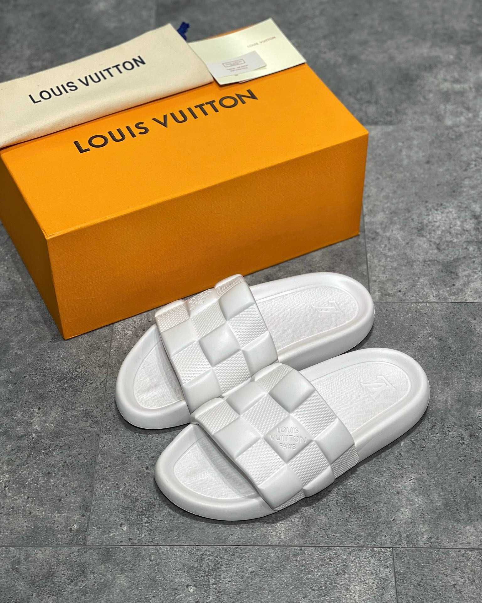 Papuci / slapi Louis Vuitton Premium