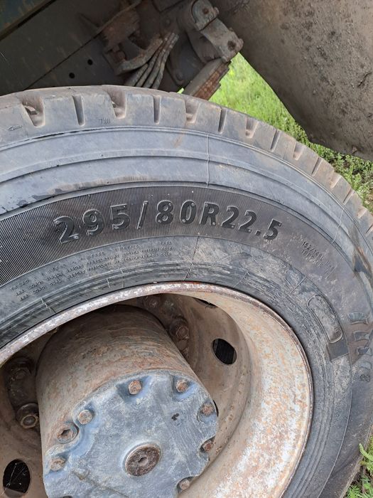 Vând 3 Cauciucuri 1500 bucata