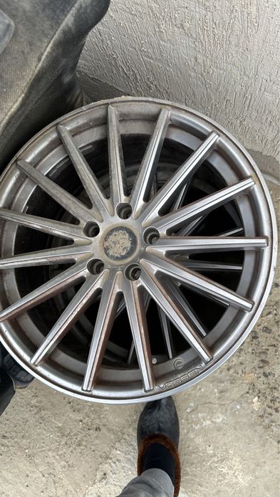 Vossen r18 в хорошем состояние