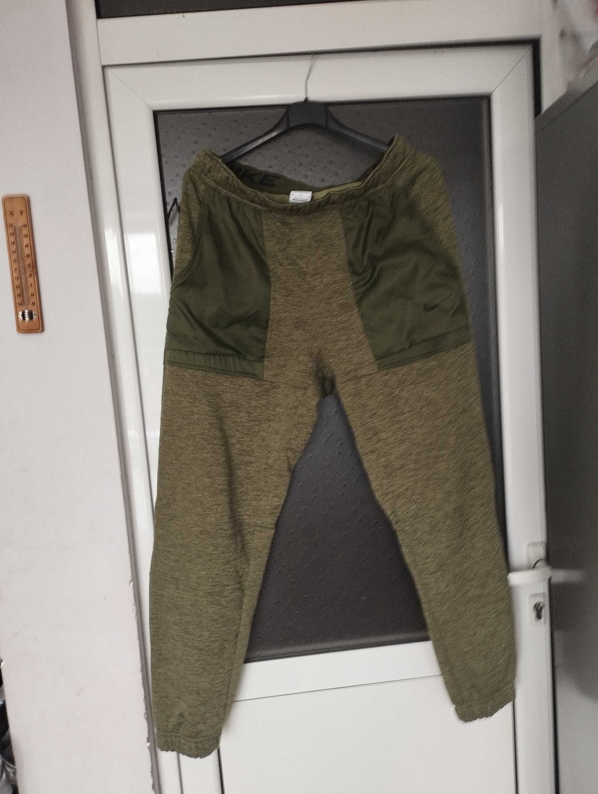 Уникално Мъжко долнище NIKE Therma Fit Tapered Fleece Jogger OLIVE