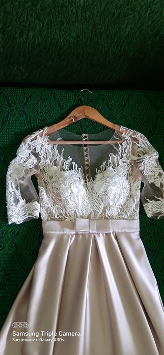 Дамска рокля с дантела