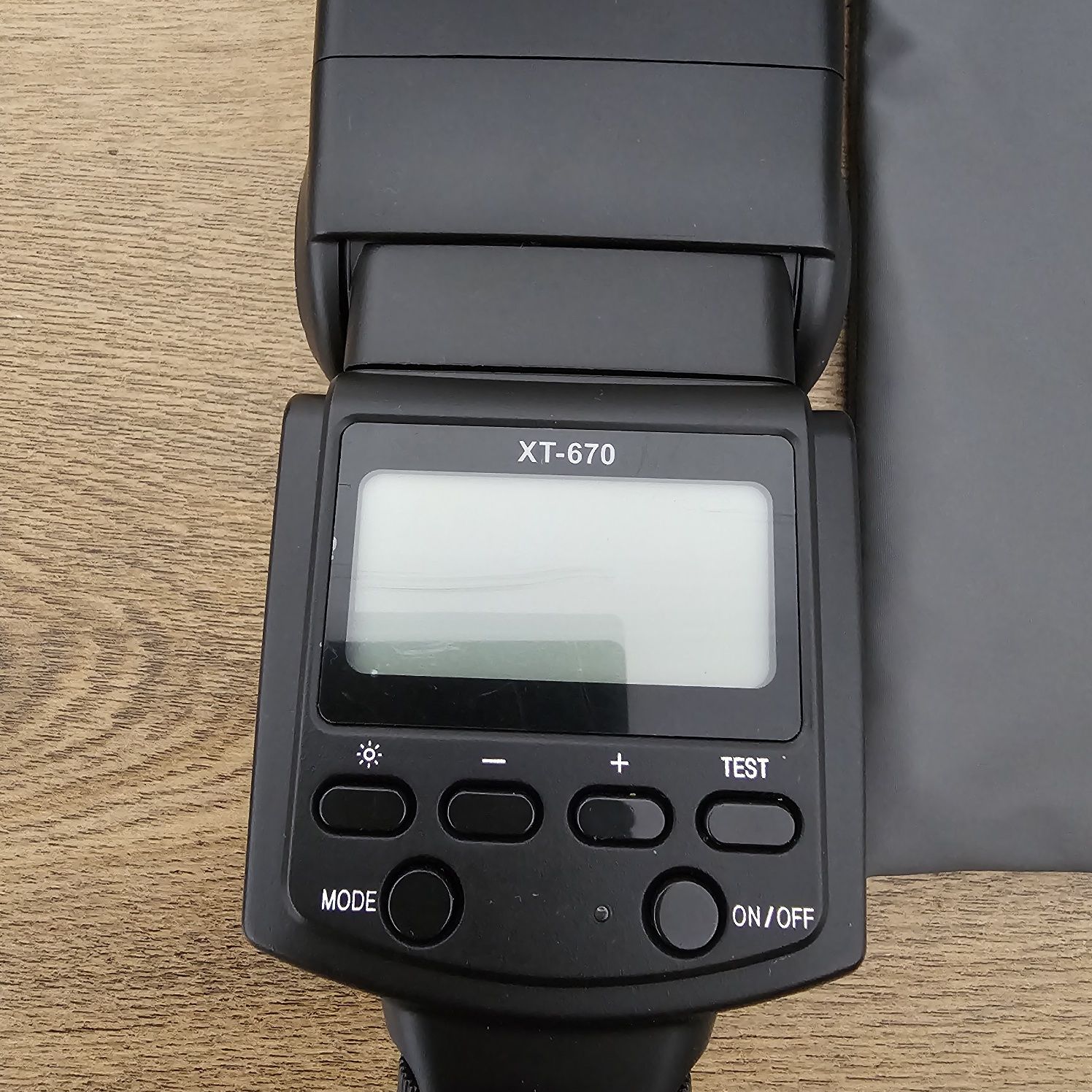 Blit Shoot pentru camere foto DSLR, LCD, Universal XT 670