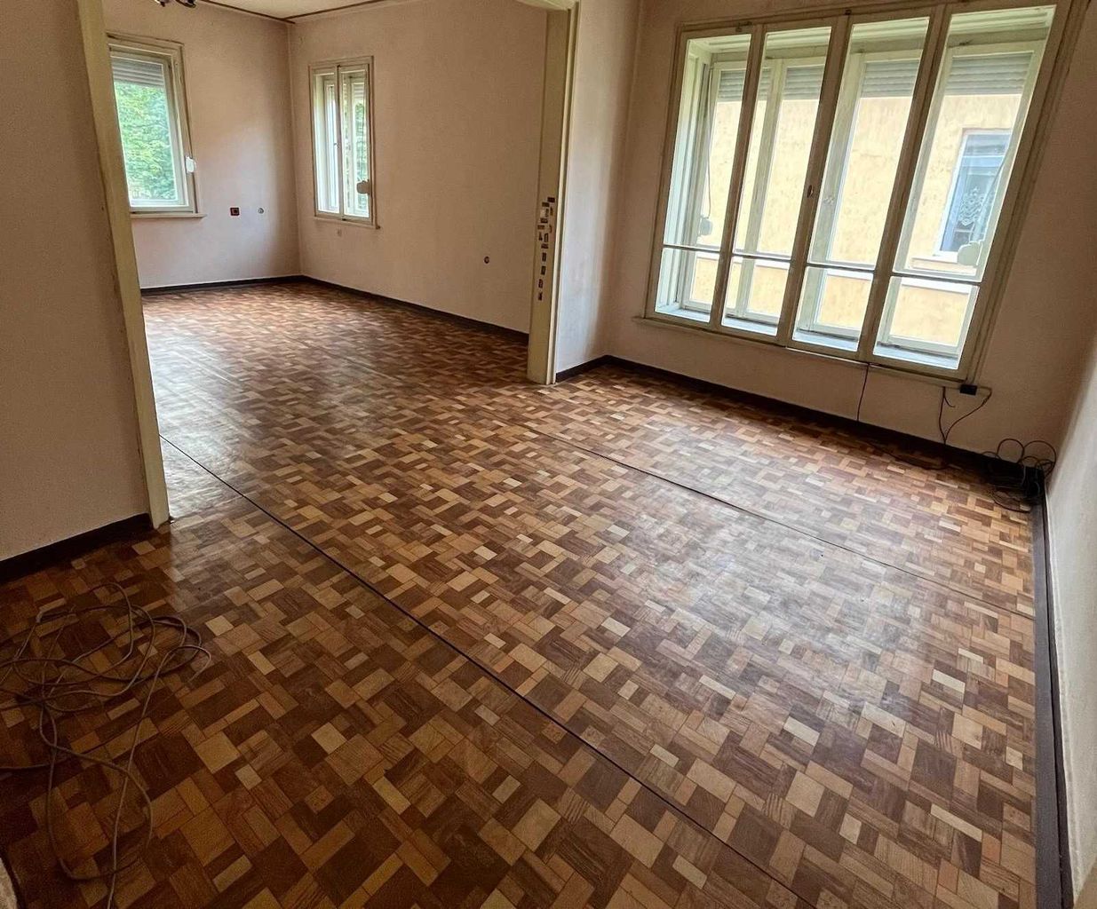 Продава се Етаж от къща в Асеновград - 100 кв.м за 1750 €/кв.м - Снимка #2