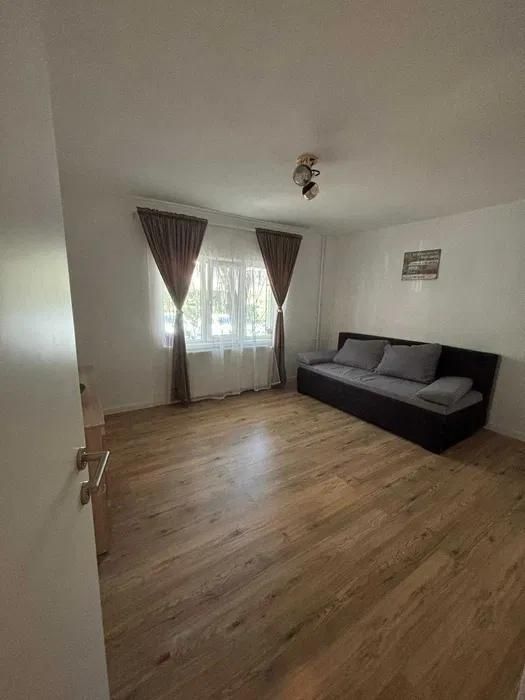 Închiriez apartament cu 3 camere in zona Odobescu