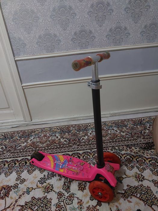 Pushti bolalar samokati