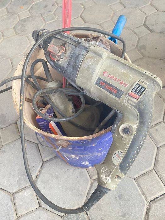 Продам две ударных дрели