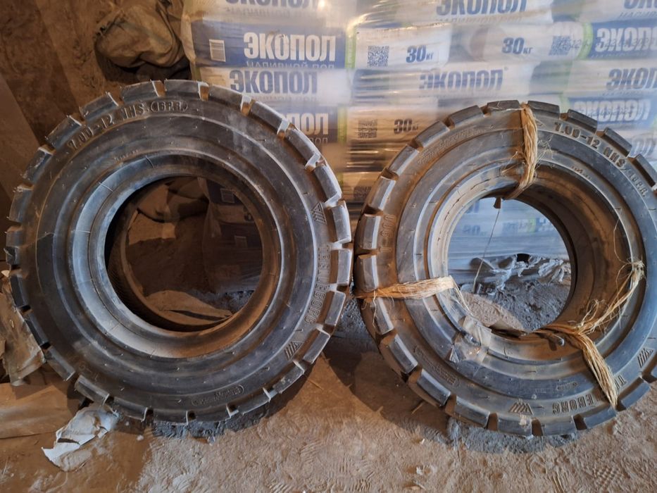 Продам шины новые на погрузчик 7.00 12