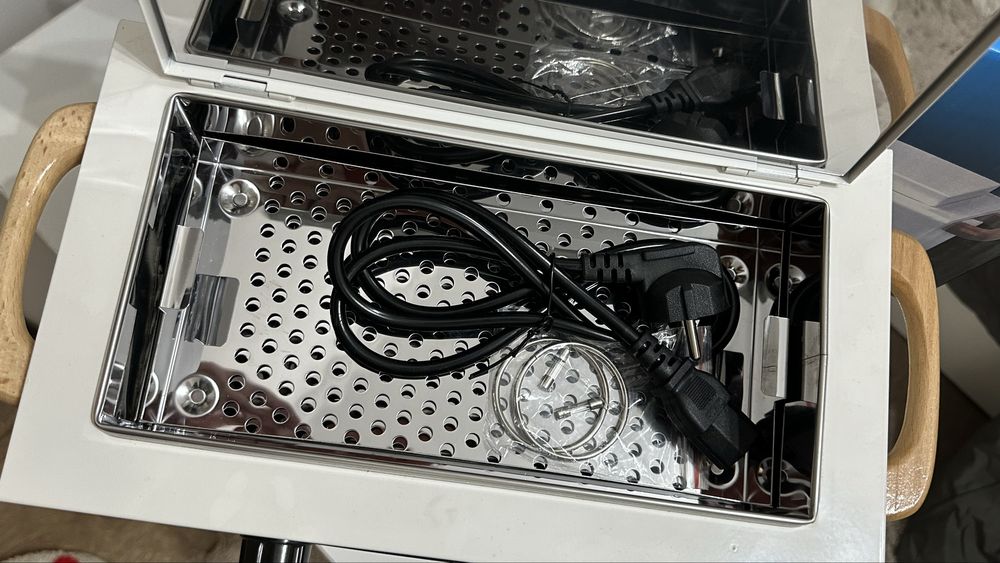 Продам сухожаровой шкаф Стерилизатор Sanitizing Box