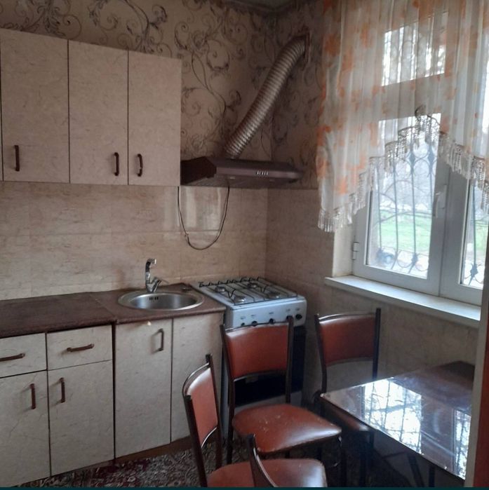 Shuxrat chorraxada 2 hona 2 etak srochniy sotiladi