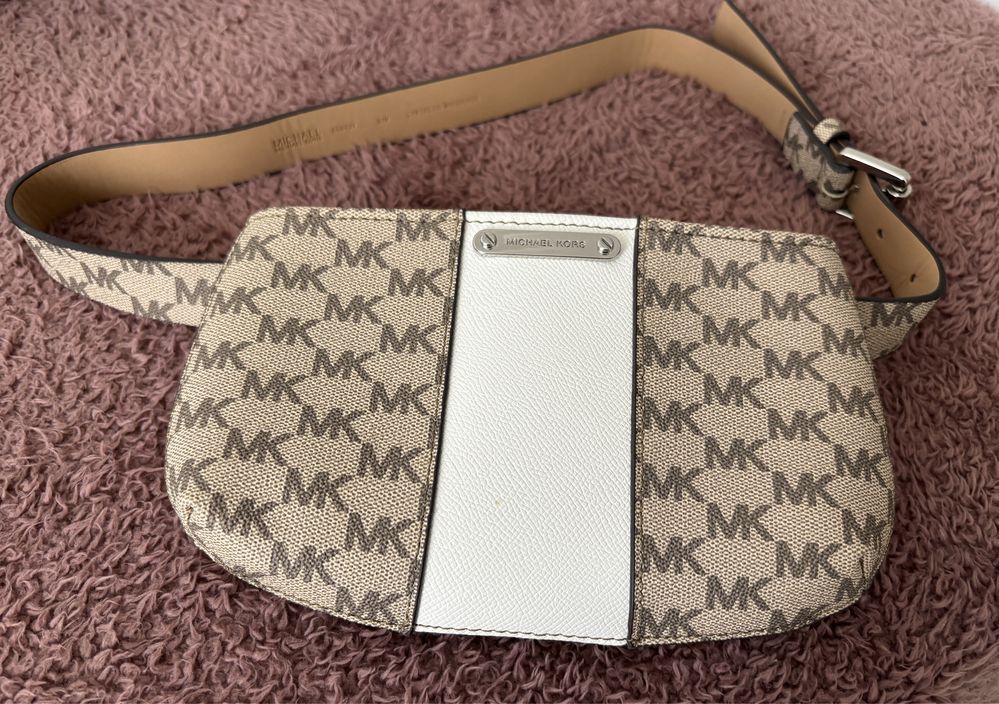 Оригинална чантичка за кръст на Michael Kors