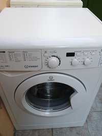 Mașină de spălat rufe clasa AA Indesit BXY408871