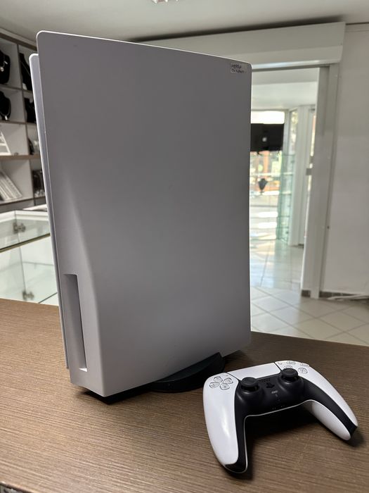 Play Station 5  Disc 825 GB un joystick Amanet Vintagegold Roman