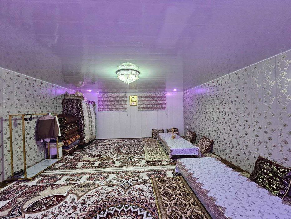 Buxoroda kvartira uy xonadon sotiladi 1 xonali 42m² +42m² 1-qavat