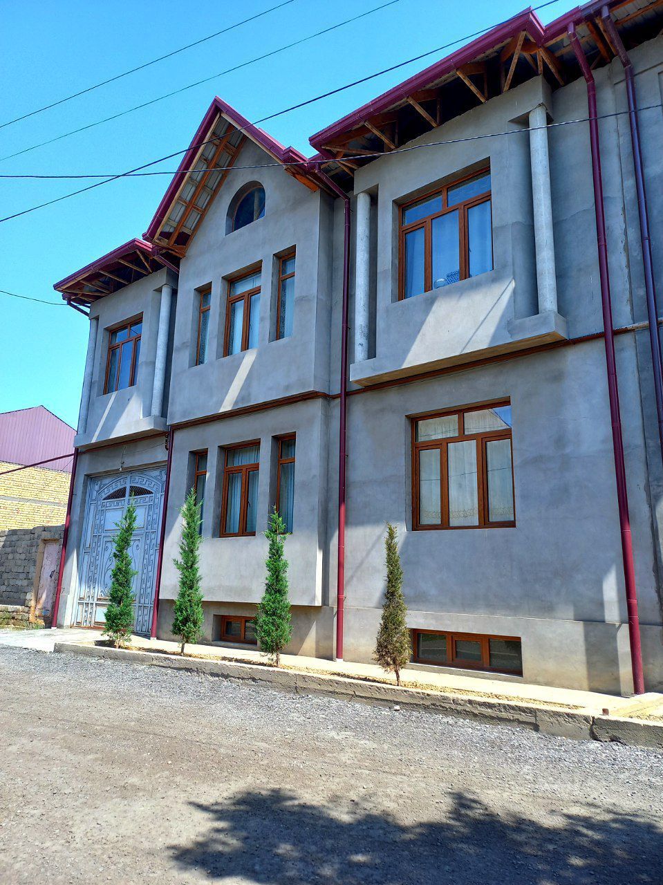 Nazarbeda uy sotiladi