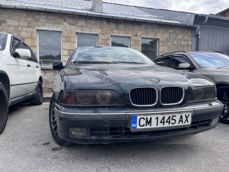 BMW 528i Тъмно зелен