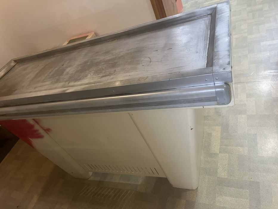 Продается кассовый бокс в хорошем состоянии