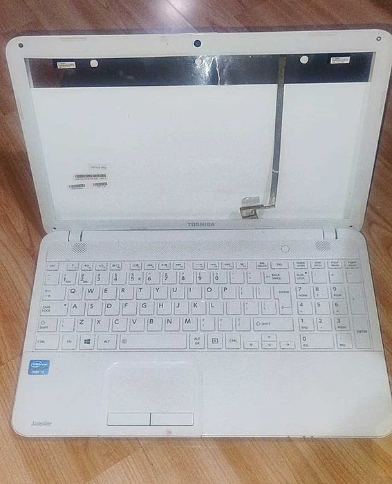 Dezmembrez Laptop Toshiba Satellite C855 - EL