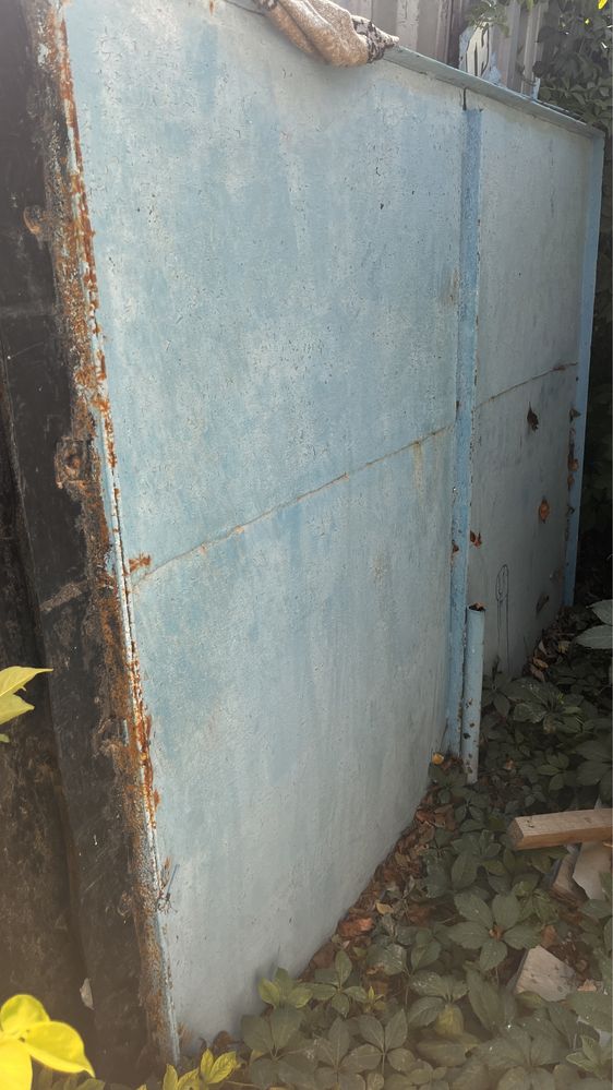 Продаю ворота на две открывание в хорошем состаяние