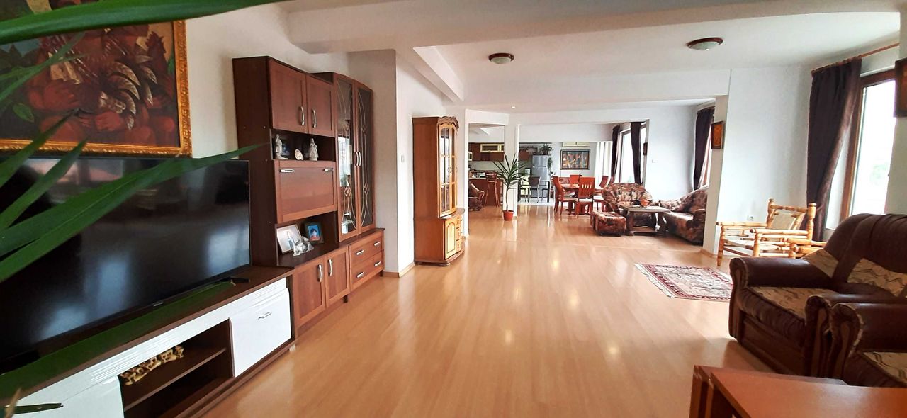 Продава се Многостаен апартамент в Търговище, Център - 300 кв.м за 667 €/кв.м - Снимка #4