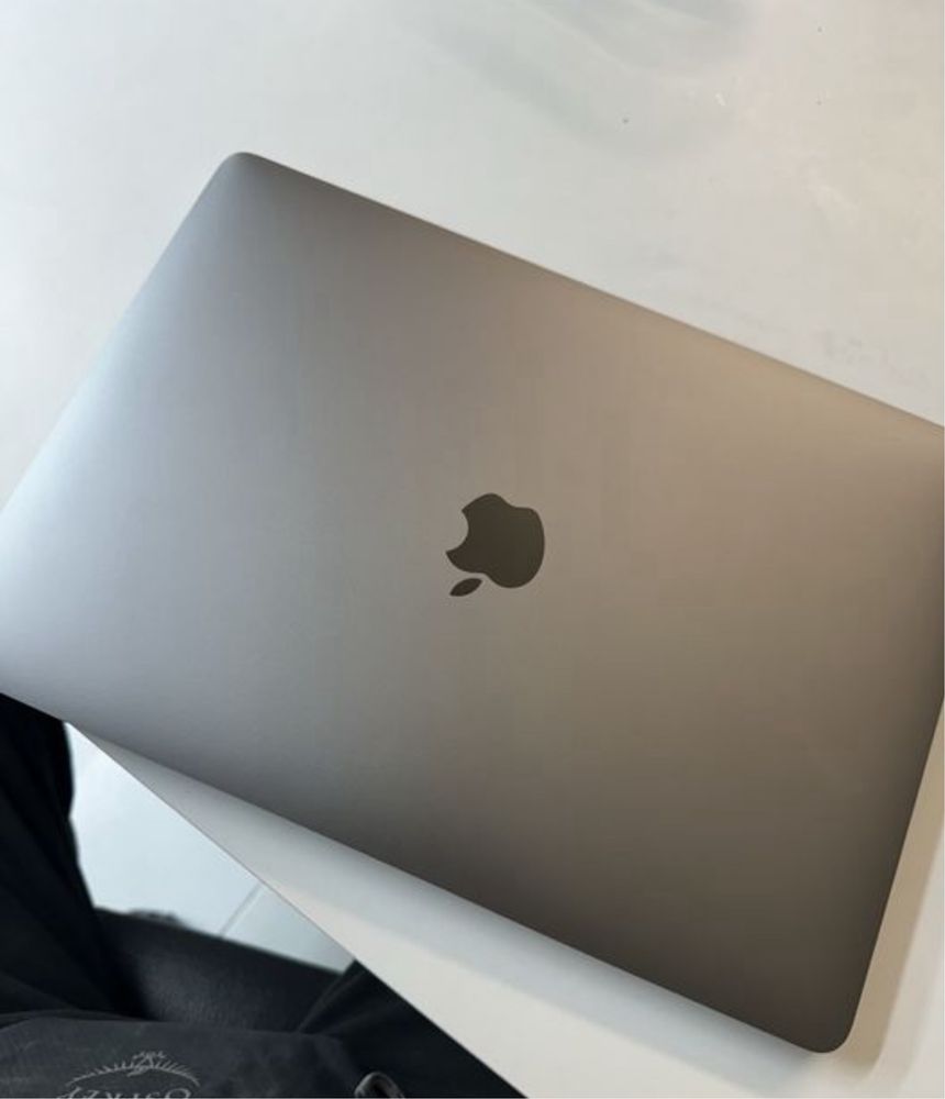Laptop Apple Macbook Pro de 256 gb / 8 GB RAM  i5 cu 4 nuclee