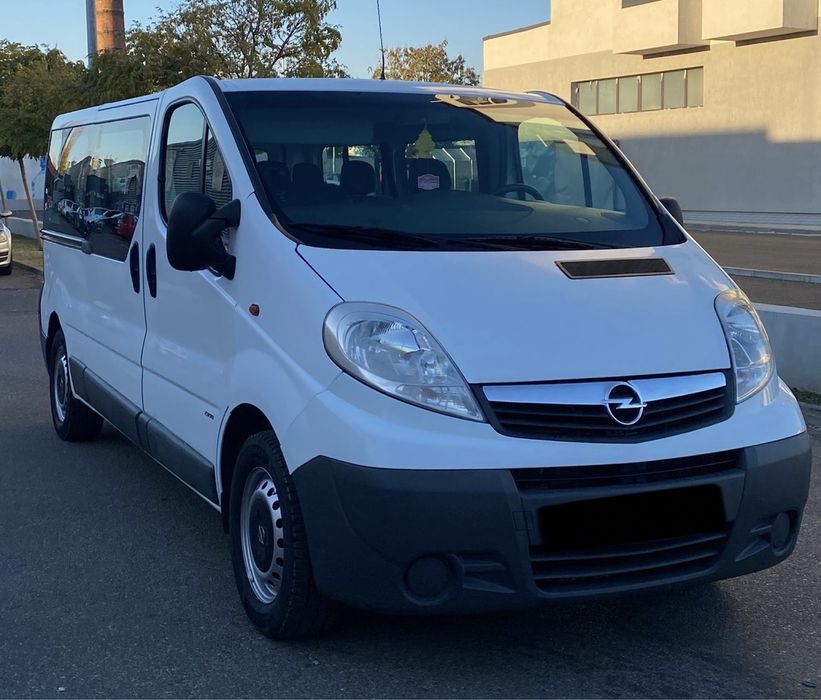 Opel Vivaro / AUTOMAT / 8+1 locuri / Euro 5 / 2.0 cdti / LUNG